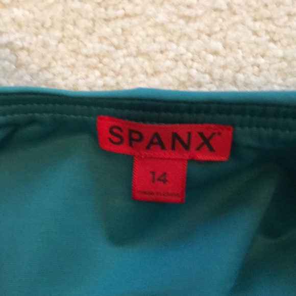 ✨3xHP✨ NWT Spanx swimsuit - Picture 8 of 9